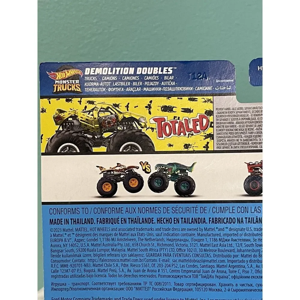 Hot Wheels Monster Trucks Demolition Doubles Hotweiler Vs‎ Scratch Attack Bin-M